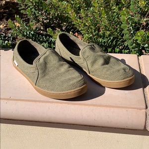 Sanuk girls slip on sneakers size 2 shoes